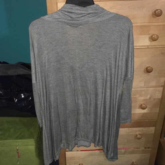 Grey top - Picture 2 of 2